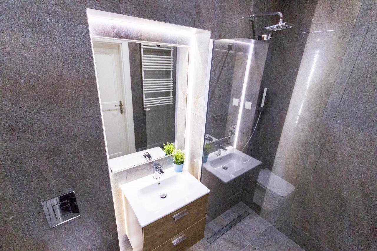Big Apart-old Town- 3 Rooms- 10 People- Garage- Lift- New Building Apartment